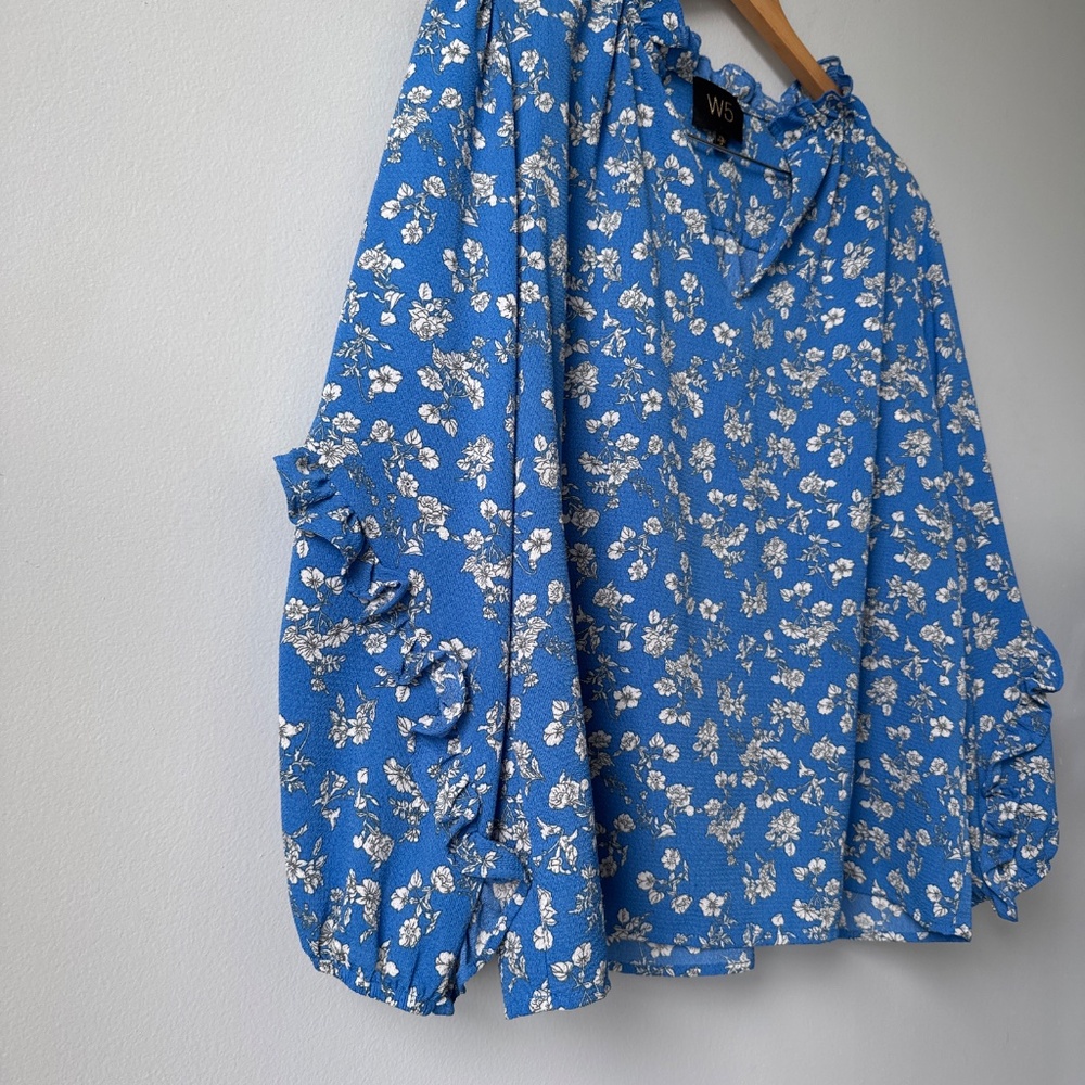 W5 ruffle sleeve floral blouse - Picture 2 of 6
